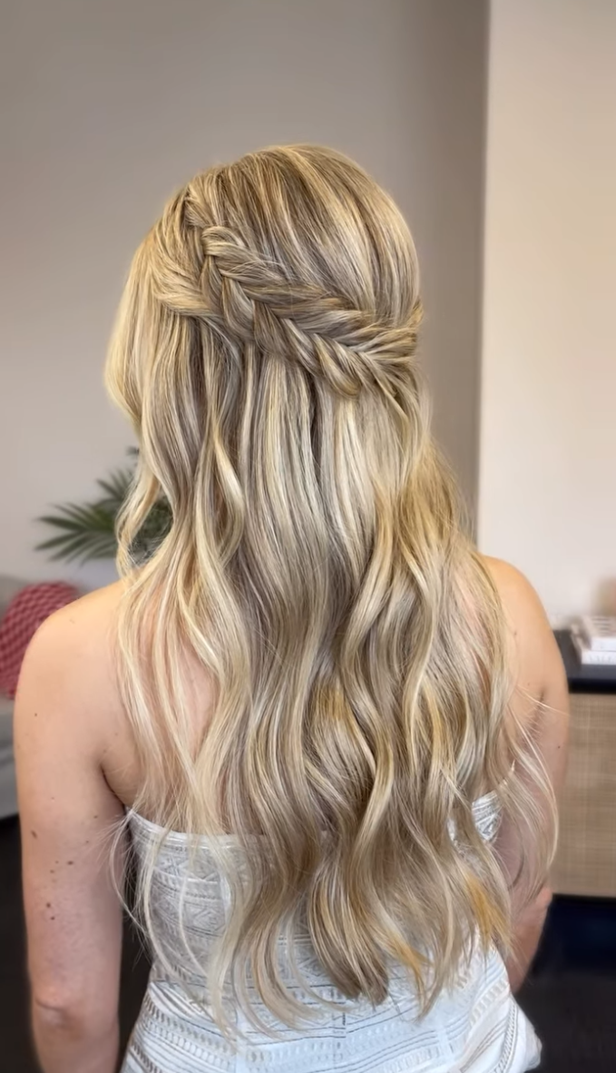 Half-up braid blonde